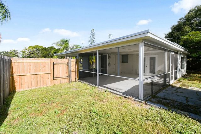 4 of 31 - 140 Se Serenata Court, Port St. Lucie, FL