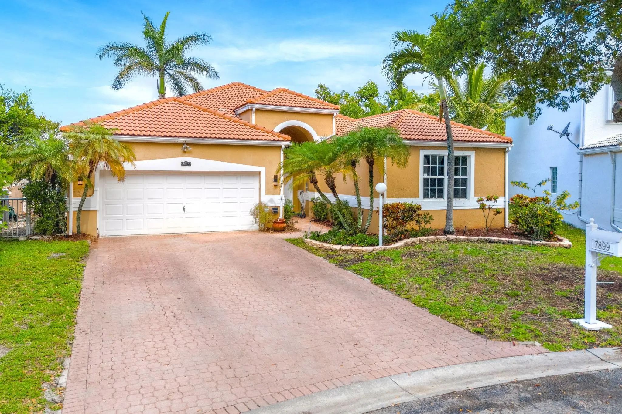 7899 Nw 63rd Way, Parkland