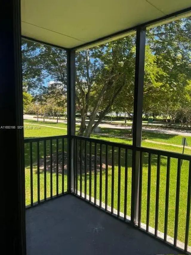 3 of 13 - 3475 N Country Club Drive #204, Aventura, FL