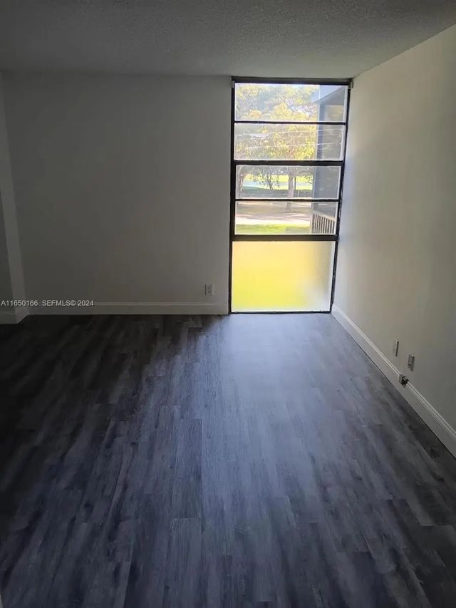 5 of 13 - 3475 N Country Club Drive #204, Aventura, FL