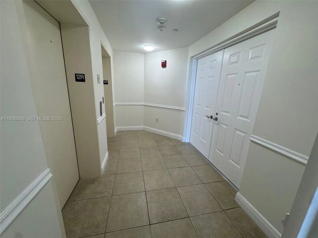 3330 Ne 190 Street #1215, Aventura