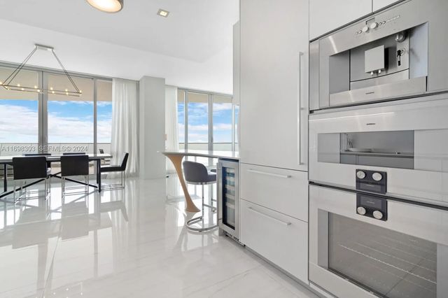 5 of 62 - 16901 Collins Avenue #1402, Sunny Isles Beach, FL