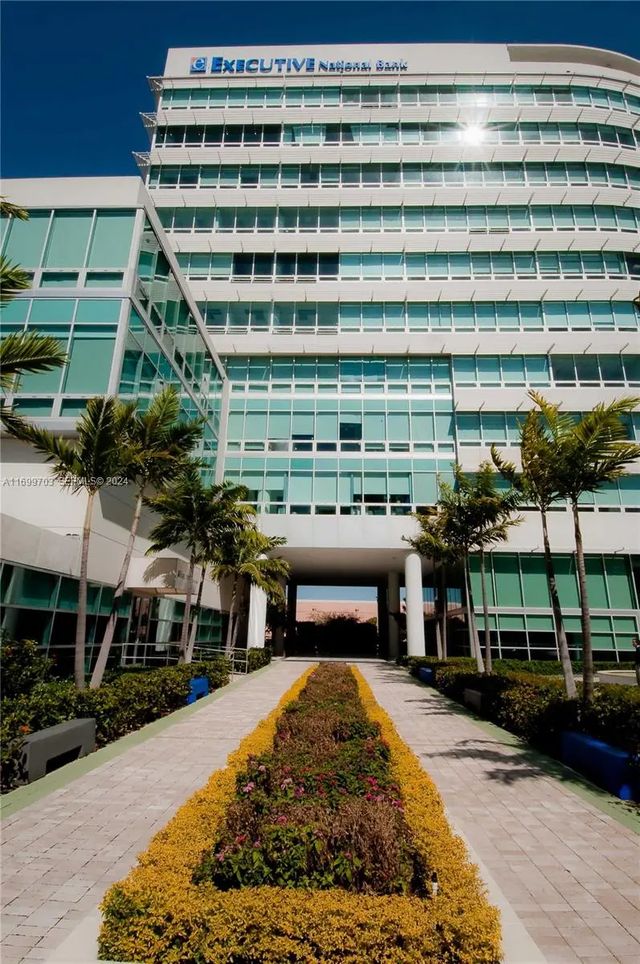 2 of 17 - 20900 Ne 30th Avenue #404-405, Aventura, FL