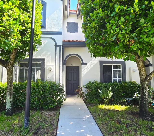 2 of 38 - 7854 Catalina Circle, Tamarac, FL