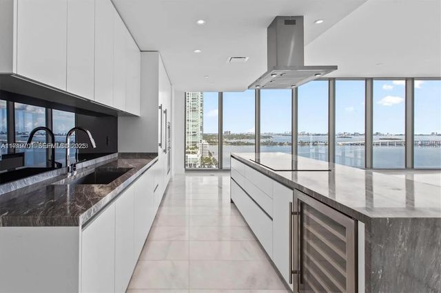 3 of 69 - 700 Ne 26th Terrace #2001, Miami, FL
