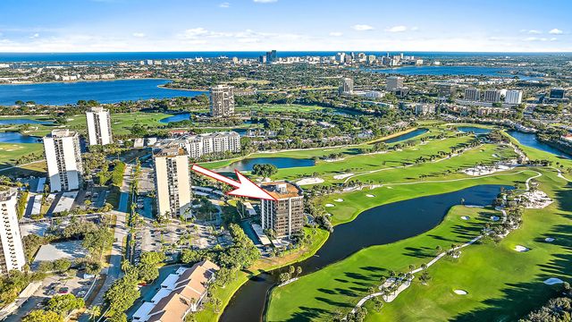 2427 Presidential Way #ph1, West Palm Beach