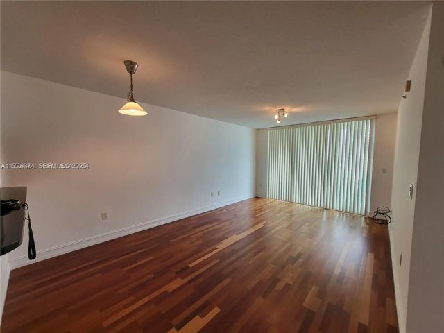 3 of 11 - 31 Se 5th Street #2409, Miami, FL
