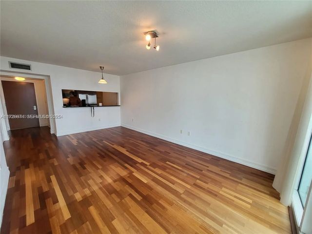 4 of 11 - 31 Se 5th Street #2409, Miami, FL