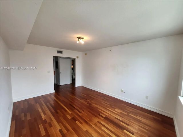 5 of 11 - 31 Se 5th Street #2409, Miami, FL