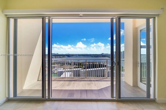 18031 Biscayne Boulevard #ph01, Aventura