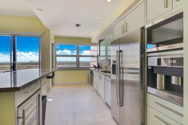 2 of 33 - 18031 Biscayne Boulevard #ph01, Aventura, FL