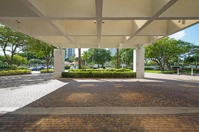 5 of 30 - 3300 Ne 192nd Street #111, Aventura, FL