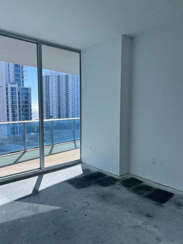 5 of 17 - 17550 Collins Avenue #1004, Sunny Isles Beach, FL