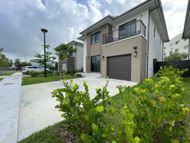 2 of 35 - 302 Nw 11th Court, Florida City, FL