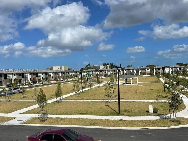 5 of 35 - 302 Nw 11th Court, Florida City, FL