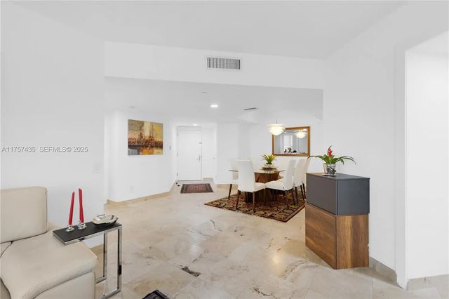 5 of 17 - 21055 Yacht Club Drive #902, Aventura, FL