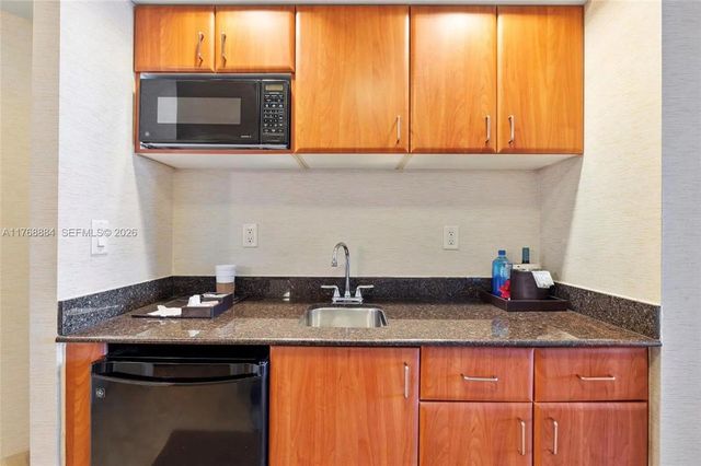 4 of 13 - 18001 Collins Avenue #1415, Sunny Isles Beach, FL