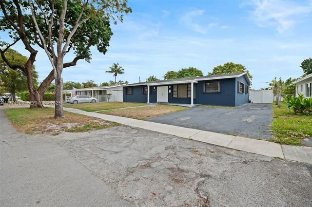 2 of 35 - 18321 Ne 7th Court, North Miami Beach, FL