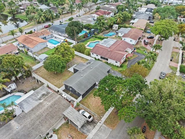 5 of 35 - 18321 Ne 7th Court, North Miami Beach, FL