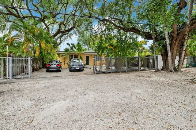 4 of 16 - 2960 Whitehead Street, Miami, FL