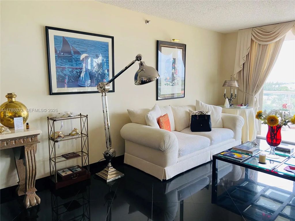 8855 Collins Avenue #9e, Surfside