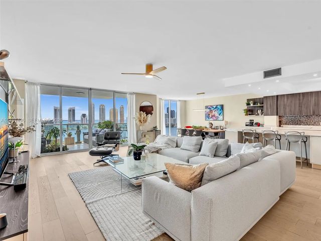 3201 Ne 183rd Street #2102, Aventura