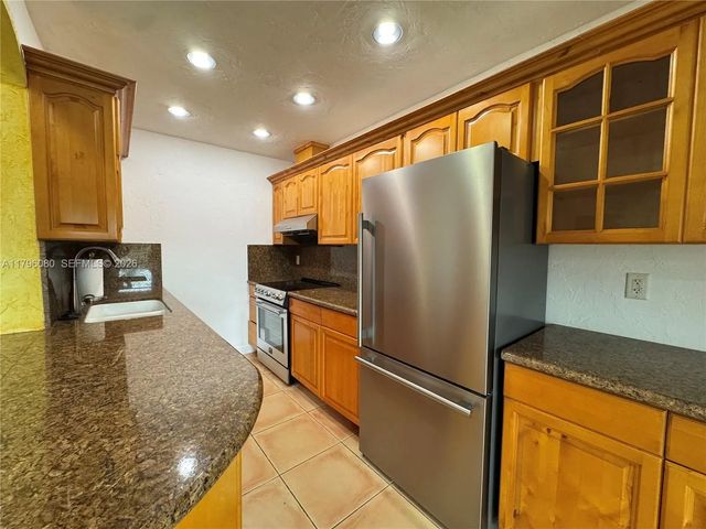 3 of 50 - 1700 Pierce Street #202, Hollywood, FL