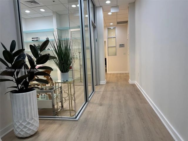 20900 Ne 30th Avenue #503 + Assigned Parking, Aventura