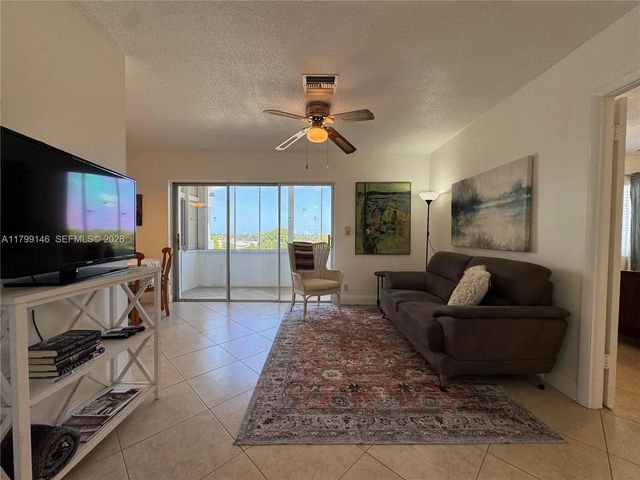 1700 Pierce Street #702, Hollywood