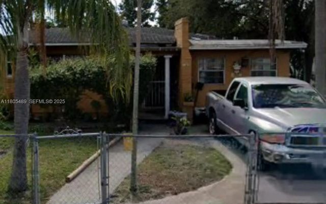 1076 Nw 77th Street, Miami