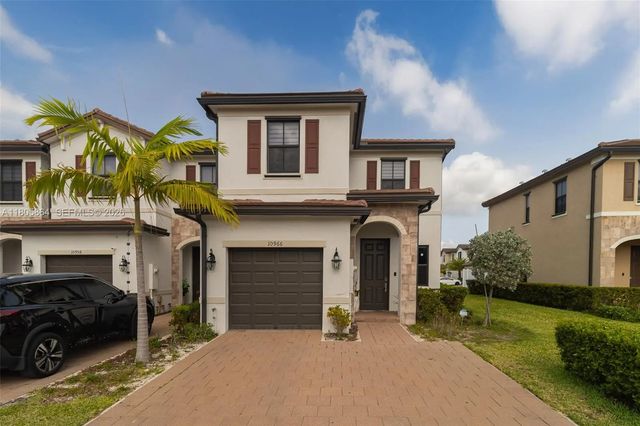 3 of 35 - 10966 W 33rd Way, Hialeah, FL