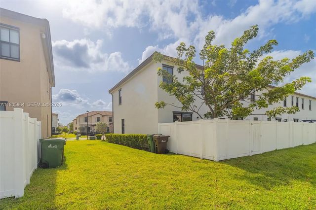4 of 35 - 10966 W 33rd Way, Hialeah, FL