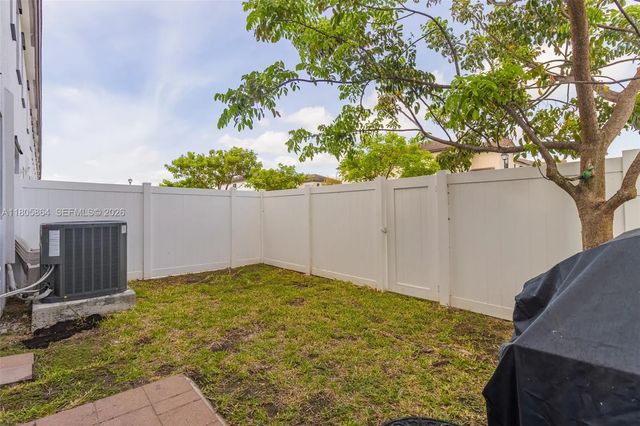 5 of 35 - 10966 W 33rd Way, Hialeah, FL