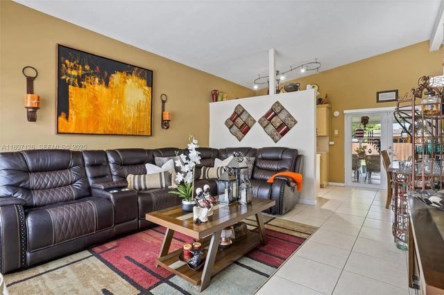 3 of 24 - 881 Nw 177th Terrace, Miami Gardens, FL