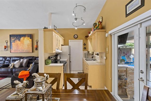 5 of 24 - 881 Nw 177th Terrace, Miami Gardens, FL