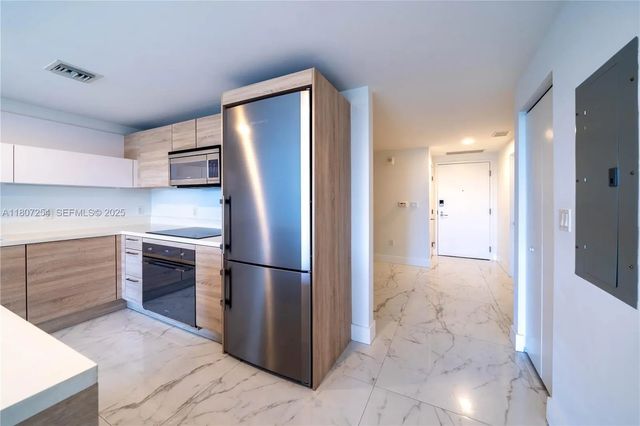 16385 Biscayne Boulevard #417, North Miami Beach