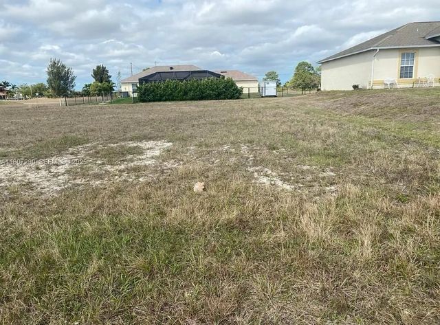 1608 Nw 8th Place, Cape Coral