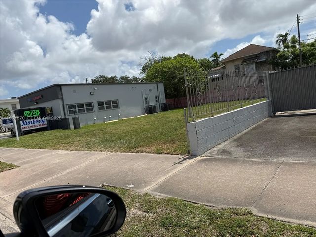 3 of 19 - 1959 Sw 27th Avenue, Miami, FL