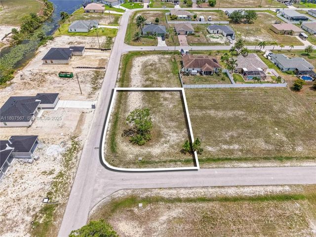 1104 Ne 40th Street, 