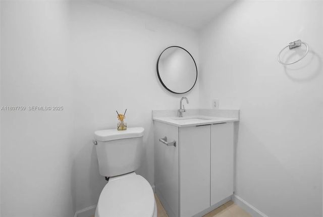 5 of 17 - 4222 Inverrary Boulevard #4211, Lauderhill, FL
