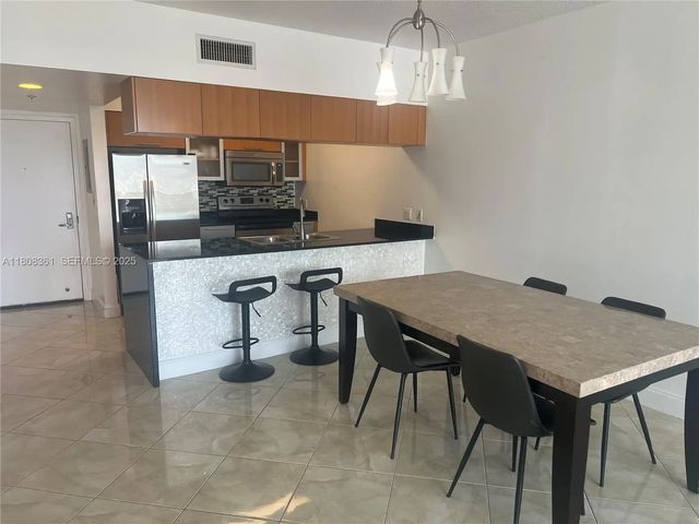 3 of 11 - 1750 N Bayshore Drive #1410, Miami, FL
