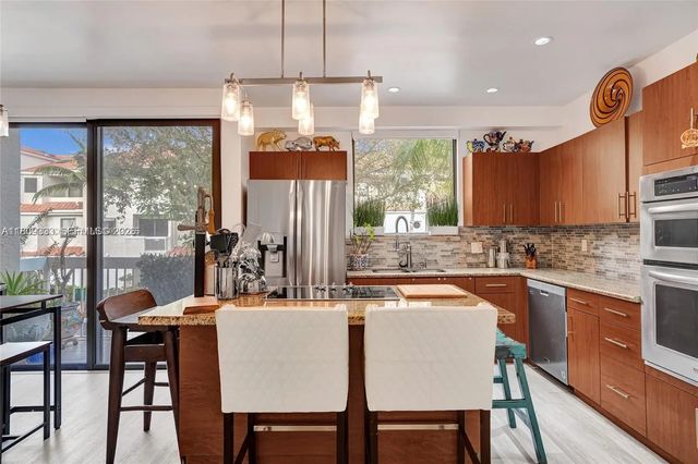 21388 Marina Cove Circle #13-g, Aventura