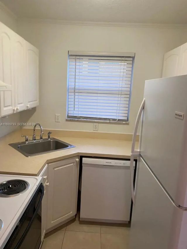 5 of 25 - 1975 Ne 135th Street #2d, North Miami, FL