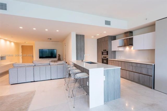 4 of 39 - 360 Ocean Drive #205s, Key Biscayne, FL