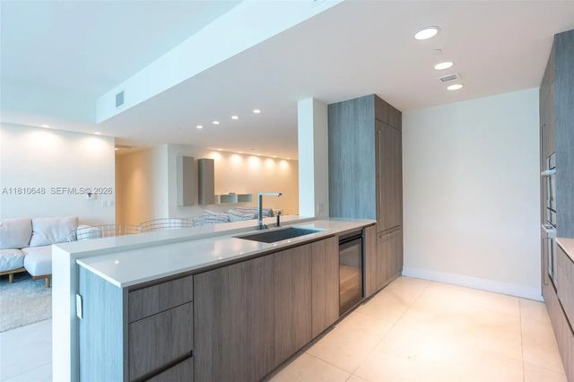 5 of 39 - 360 Ocean Drive #205s, Key Biscayne, FL
