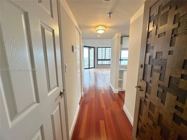 4 of 50 - 520 Brickell Key Drive #a811, Miami, FL