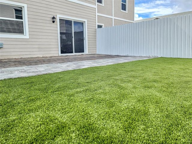 5 of 8 - 907 Se 17th Court, Homestead, FL