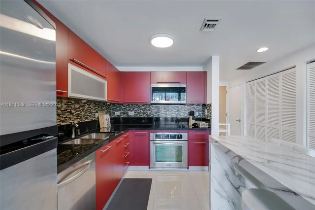 2 of 15 - 244 Biscayne Boulevard #644, Miami, FL