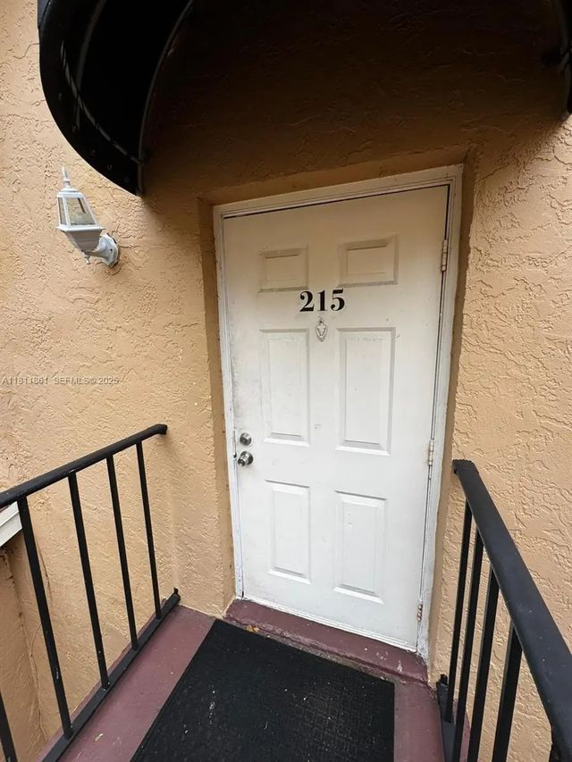 6023 10th Avenue N #215, Greenacres