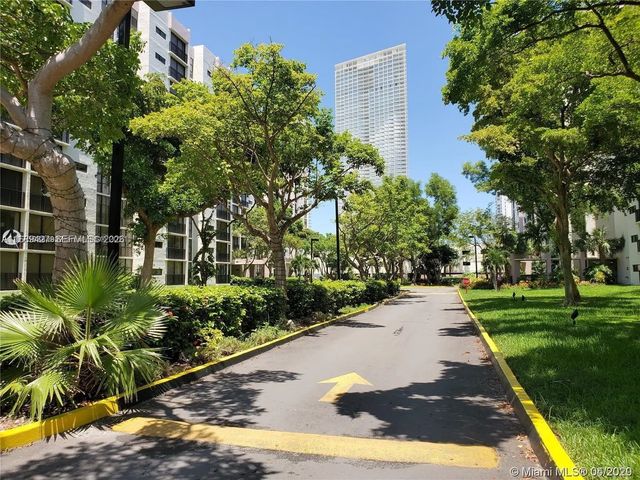 5 of 38 - 17021 N Bay Road #412-iv, Sunny Isles Beach, FL